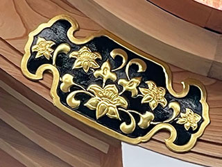 破風飾り中散し